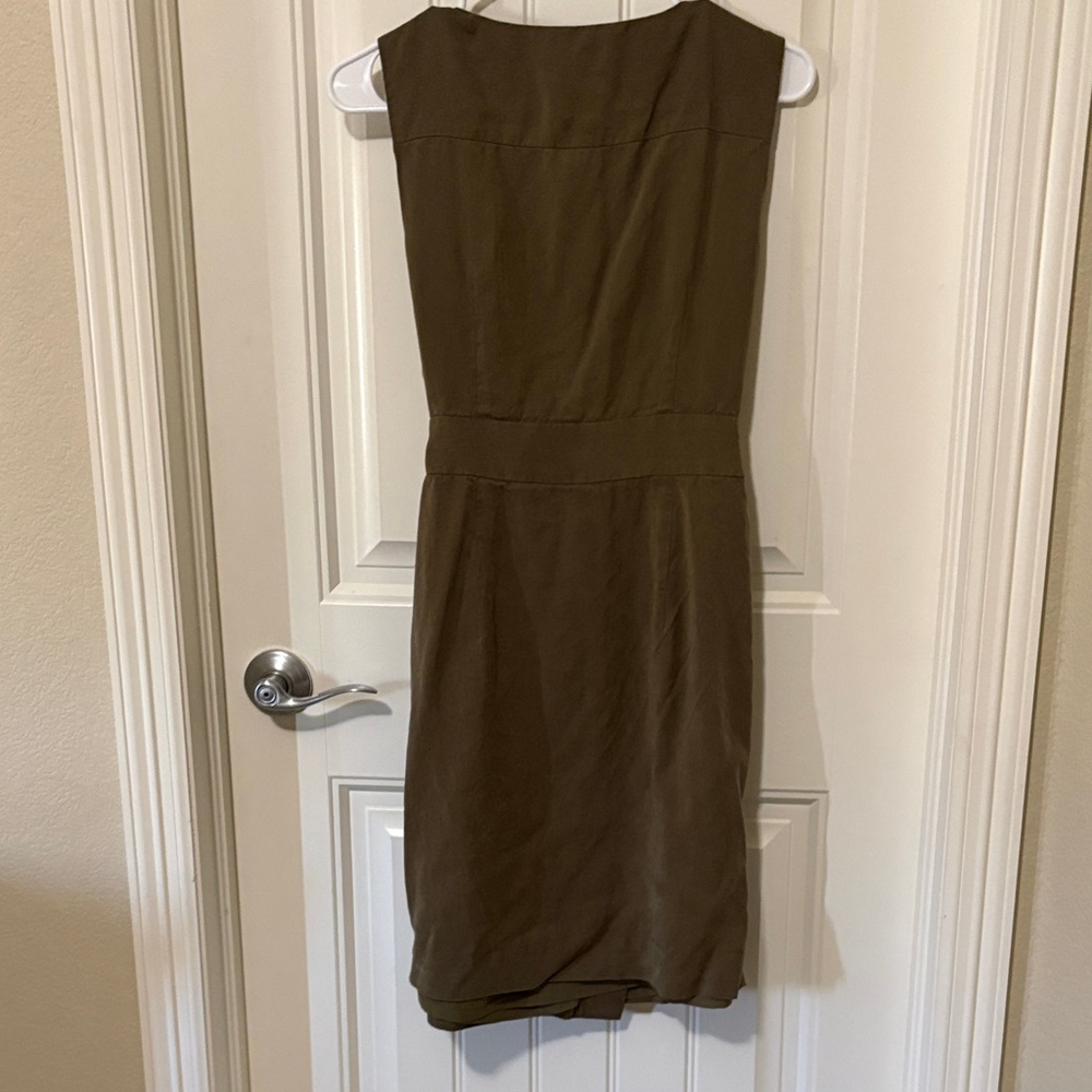 Banana‎ Republic sage green wrap dress - Picture 6 of 9